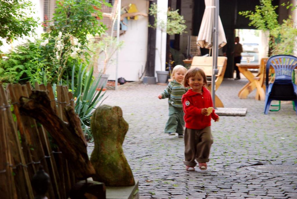 Rhein River Guesthouse - Direkt Am Rhein 勒沃库森 外观 照片