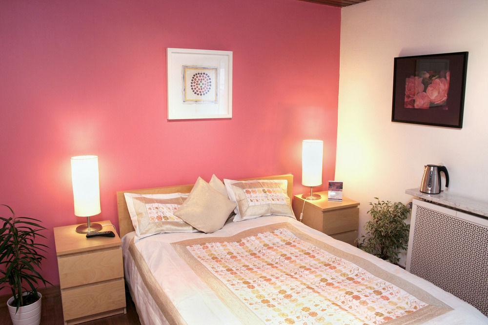 Rhein River Guesthouse - Direkt Am Rhein 勒沃库森 外观 照片