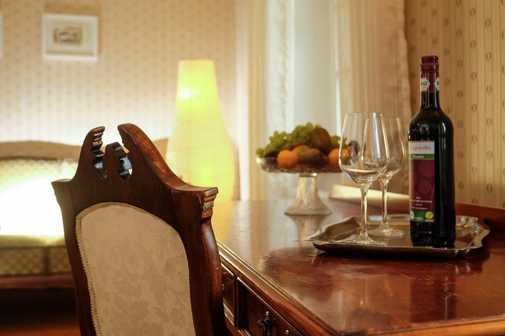 Rhein River Guesthouse - Direkt Am Rhein 勒沃库森 外观 照片