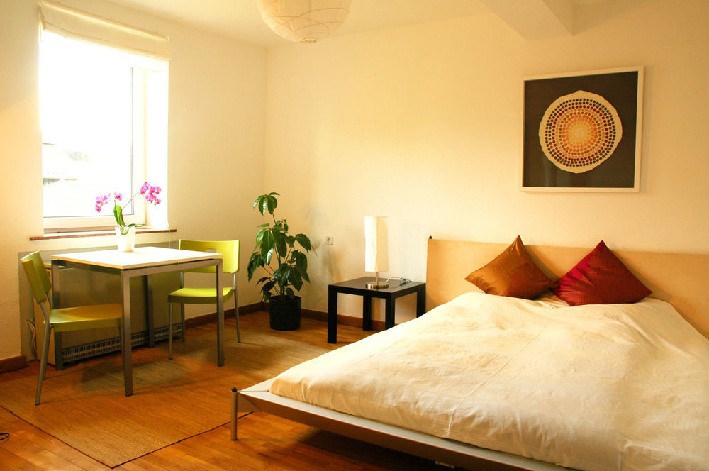 Rhein River Guesthouse - Direkt Am Rhein 勒沃库森 外观 照片