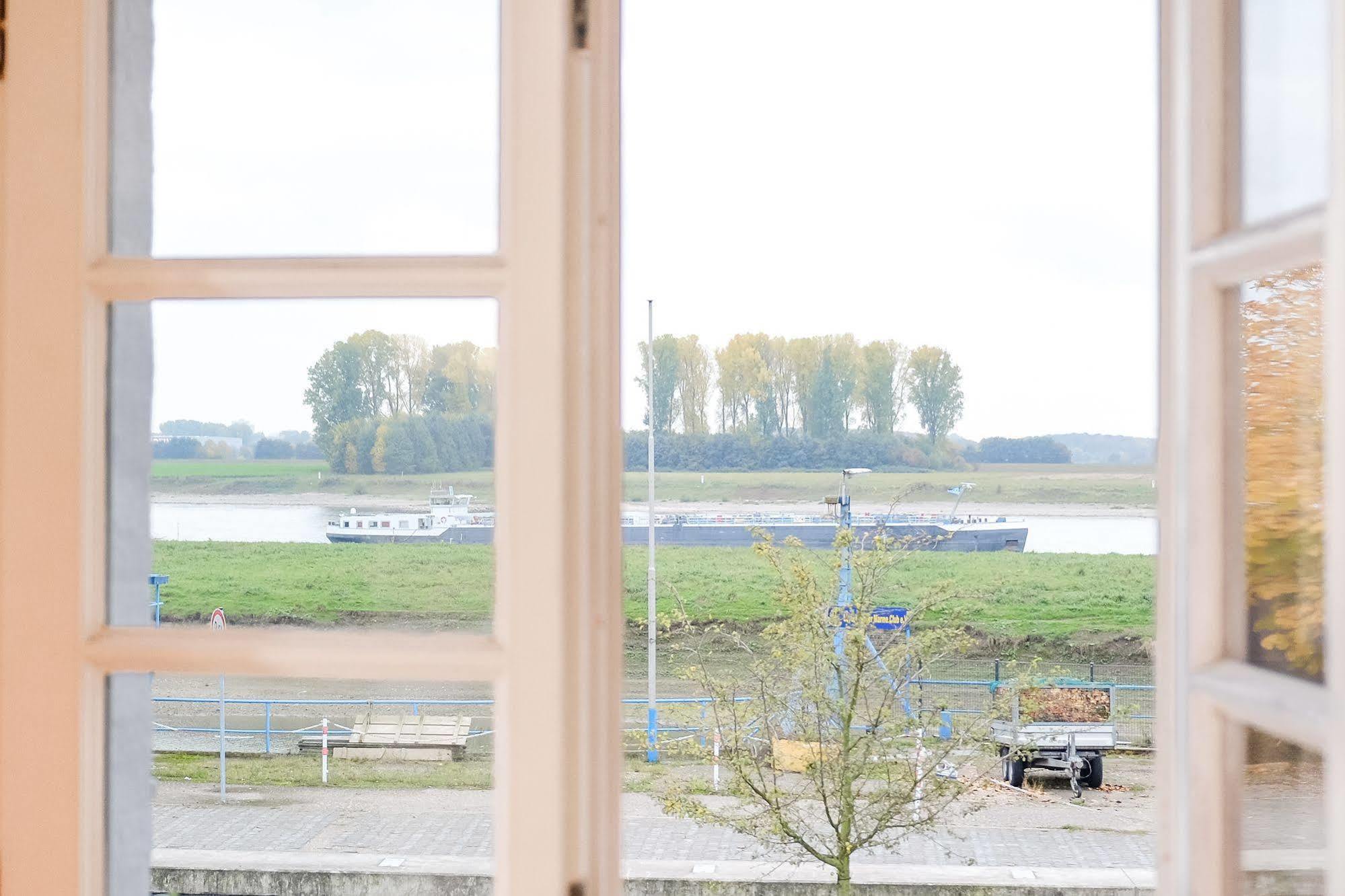 Rhein River Guesthouse - Direkt Am Rhein 勒沃库森 外观 照片