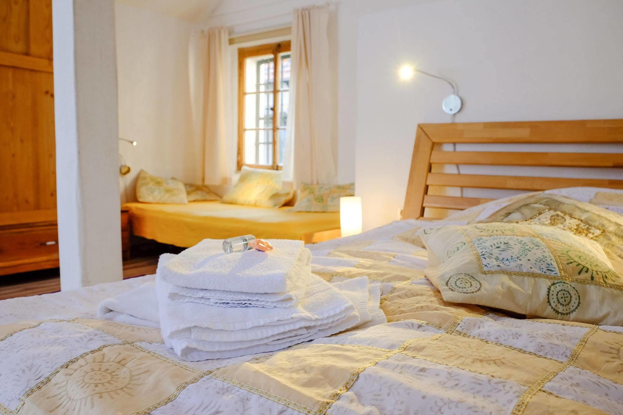 Rhein River Guesthouse - Direkt Am Rhein 勒沃库森 外观 照片